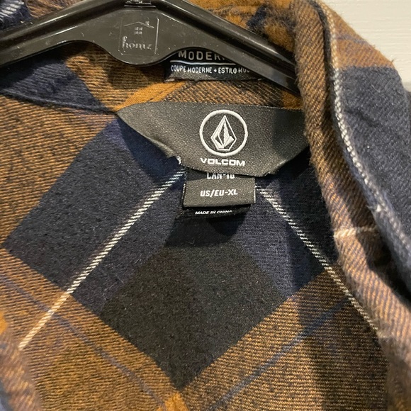 Volcom XL long sleeve button up, never worn brand new! - Picture 2 of 2